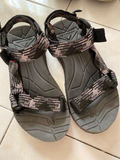 (Category: ) located in . Submitted by fabisecondhand (Listing ID 1016944127, Image 1). Description: .