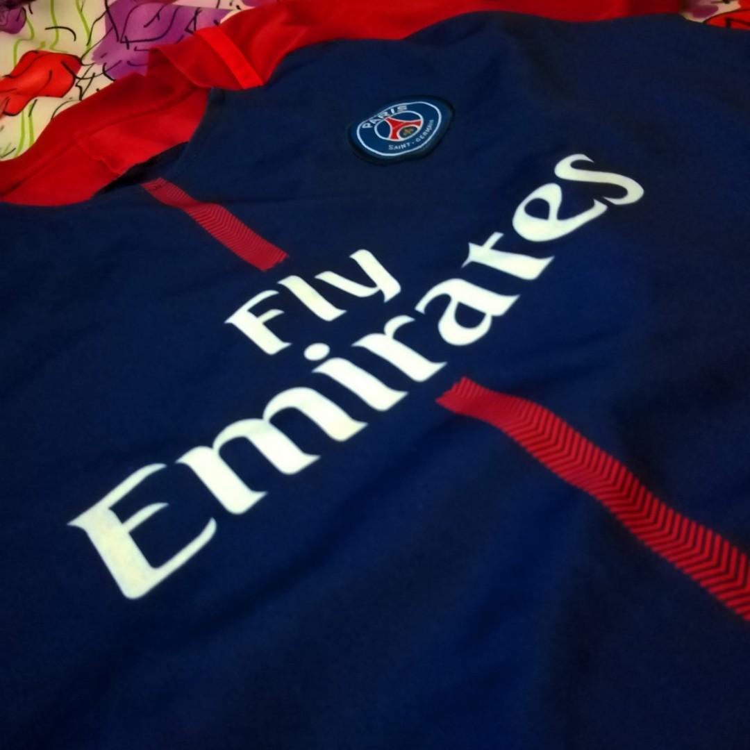 FLY EMIRATES Football Tshirt (Category: Activewear) located in Pasay City. Submitted by cy12_ (Listing ID 1017073153, Image 3). Description: FLY EMIRATES Football Tshirt 🌟 -8.5/10 condition, GOOD QUALITY‼️ -best fit XS to medium body frame -can fit up to semi large body frame since stretchable pero medj fitted na ung shirt hehe -can be paired with shirt, pants or denim skirt‼️ -perfect top for your OOTD‼️🖤 -negotiable -not oversized shirt.