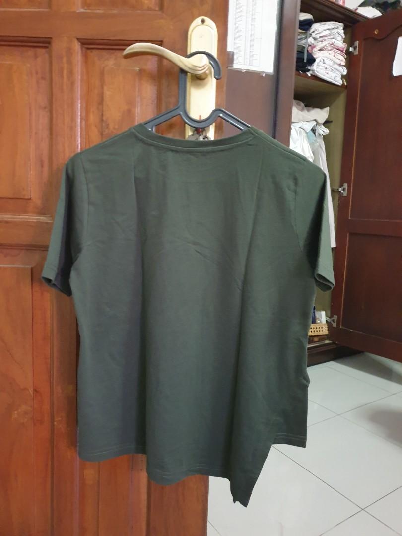 Kaos Polos warna hijau botol, Fesyen Wanita, Pakaian Wanita, Atasan di