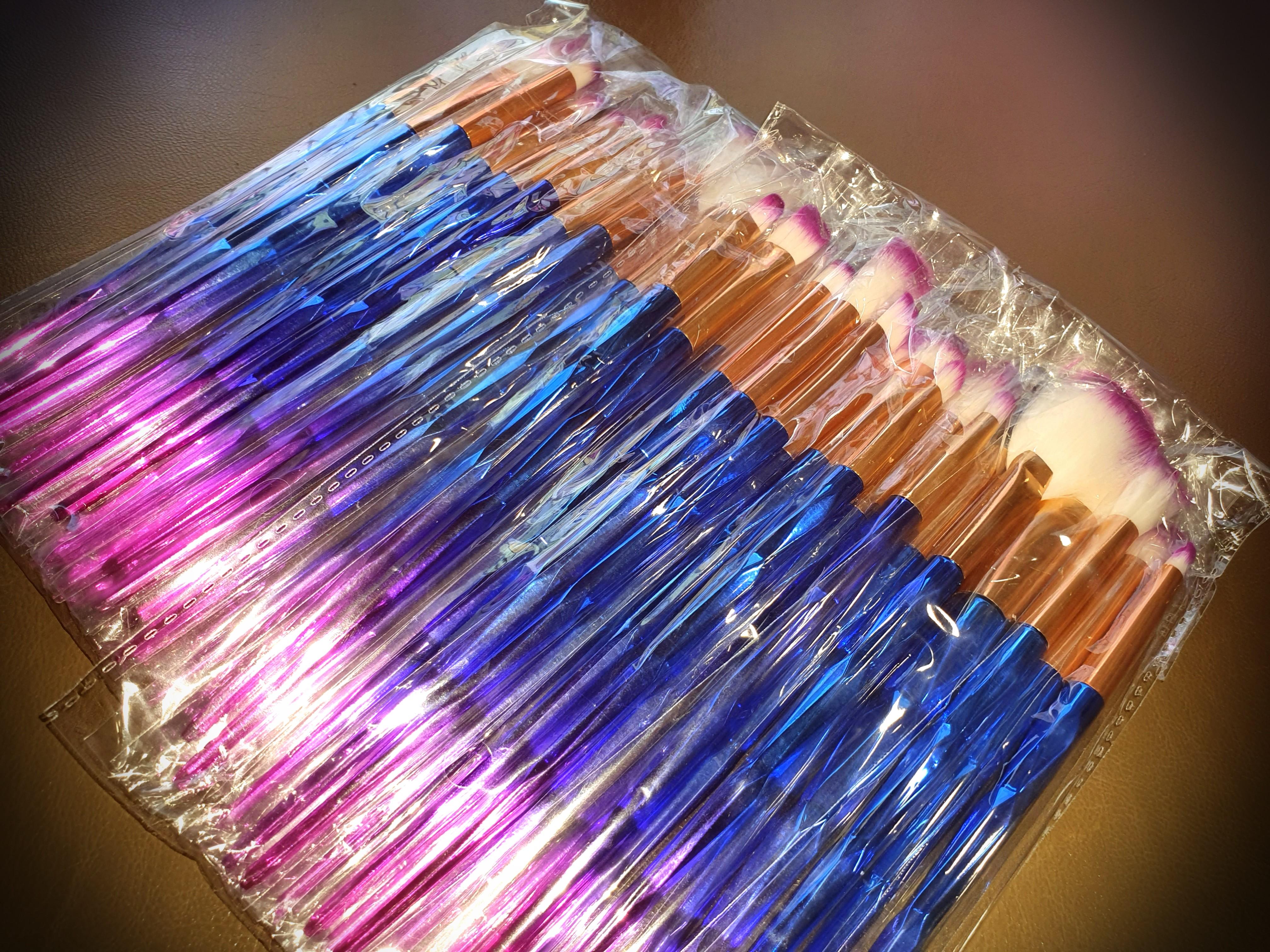 Make Up Brushes (Category: Makeup) located in Singapore. Submitted by dragon0711 (Listing ID 1016922210, Image 1). Description: Brand New INSTOCK 💙 Gradient Makeup Brush 20pcs set 😍😍 Last set only available 🤪 Mailing, courier, self collect available serious buyer only PM 👌🤫.