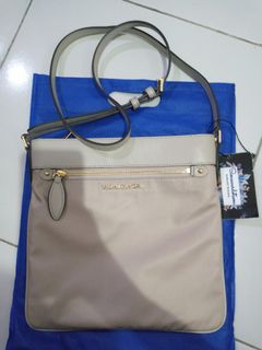 (Kategori: ) berada di . Dikirim oleh aur_af (ID iklan 1016926692, Gambar 1). Deskripsi: .