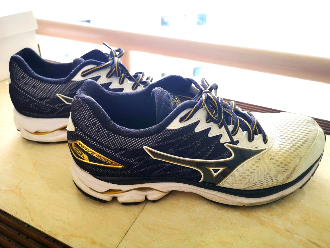 Mizuno wave rider 20 gold new arrivals