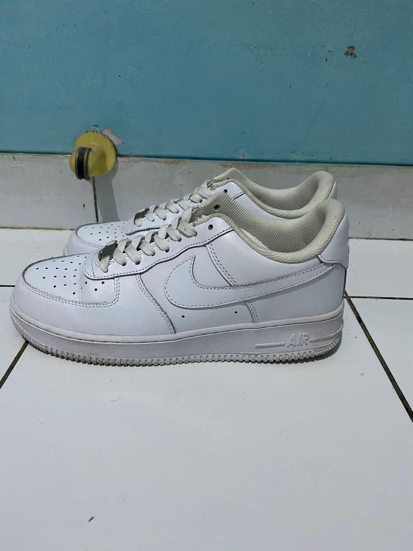 Nike Air Force 1 Triple White Original Fesyen Pria Sepatu Sneakers Di Carousell