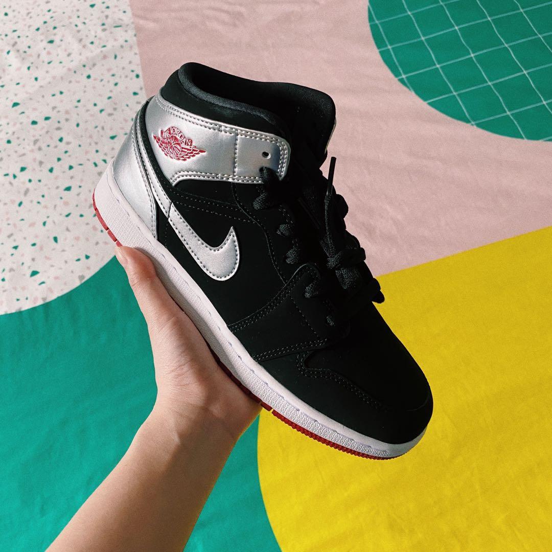 nike youth size 6.5 to women's