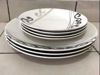 Plates Set (4 Small And 3 Big Plates)