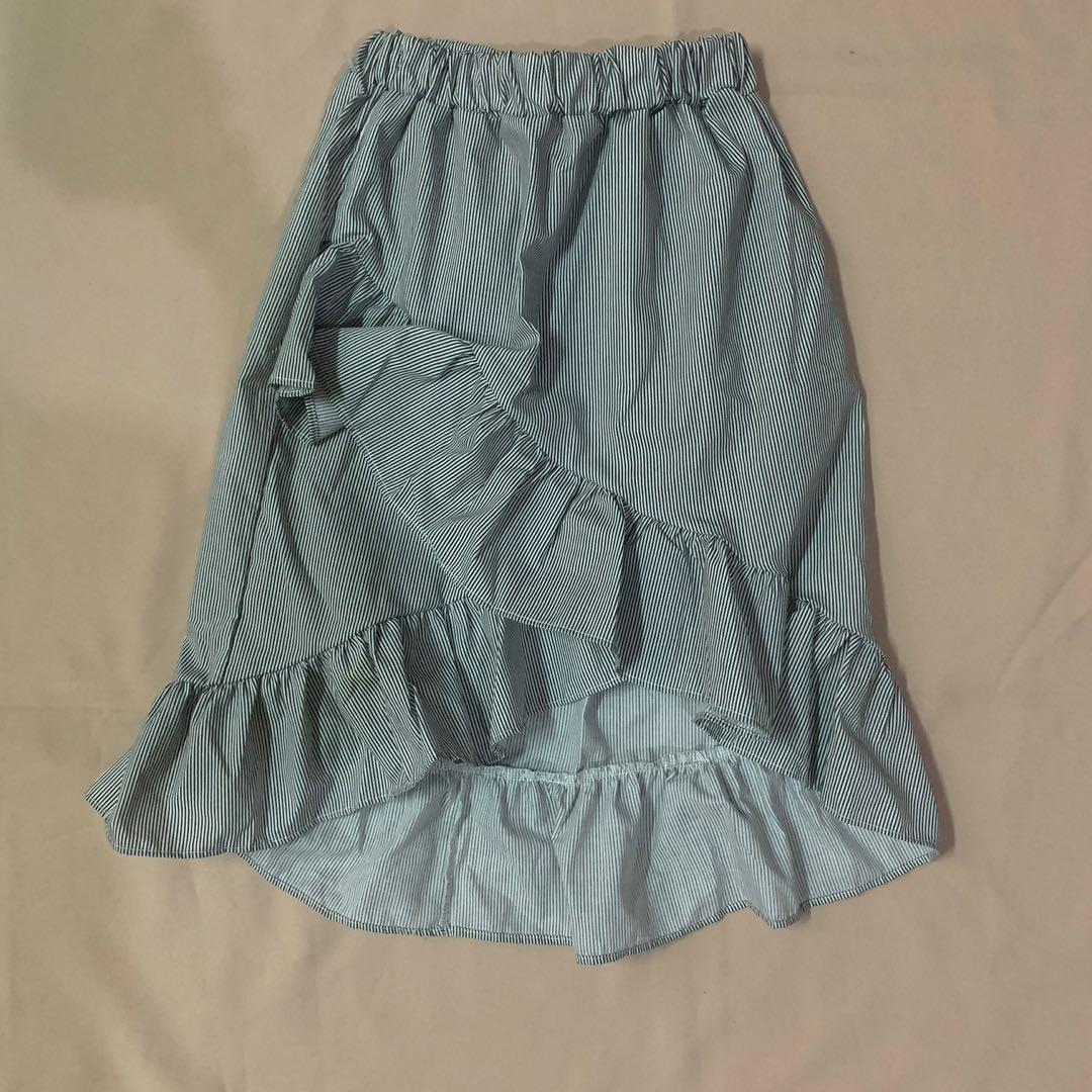 Ruffle skirt (Category: Skirts) located in Marikina City. Submitted by abd003 (Listing ID 1016967259, Image 1). Description: Fits small to medium frames.