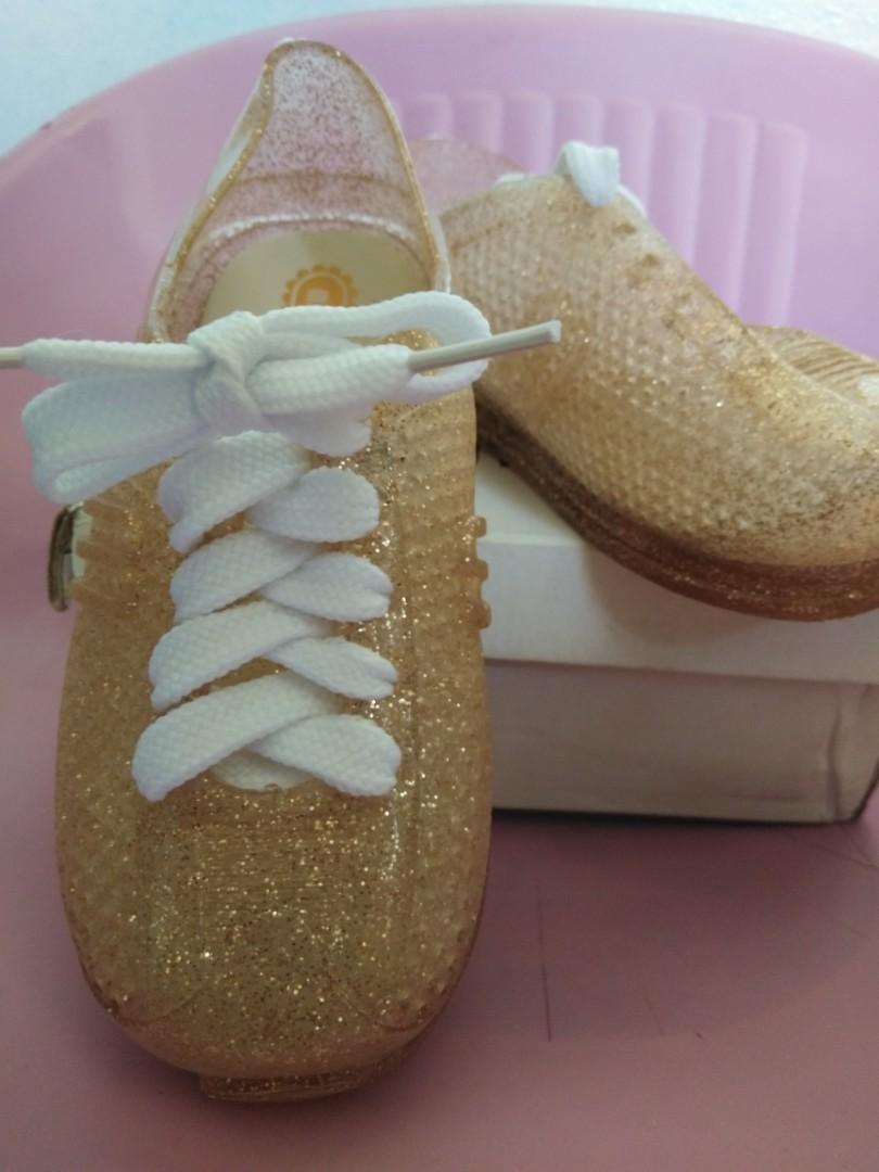 Shoes for kids (Category: Babies & Kids Fashion) located in Las Pinas. Submitted by arkco (Listing ID 1016986679, Image 2). Description: Brand new Jelly shoes for kids Good quality Non-slip Outsole: 16cm-see pic for the measurement mop gcash/unionbank Gogoxpress or cod lalamove.
