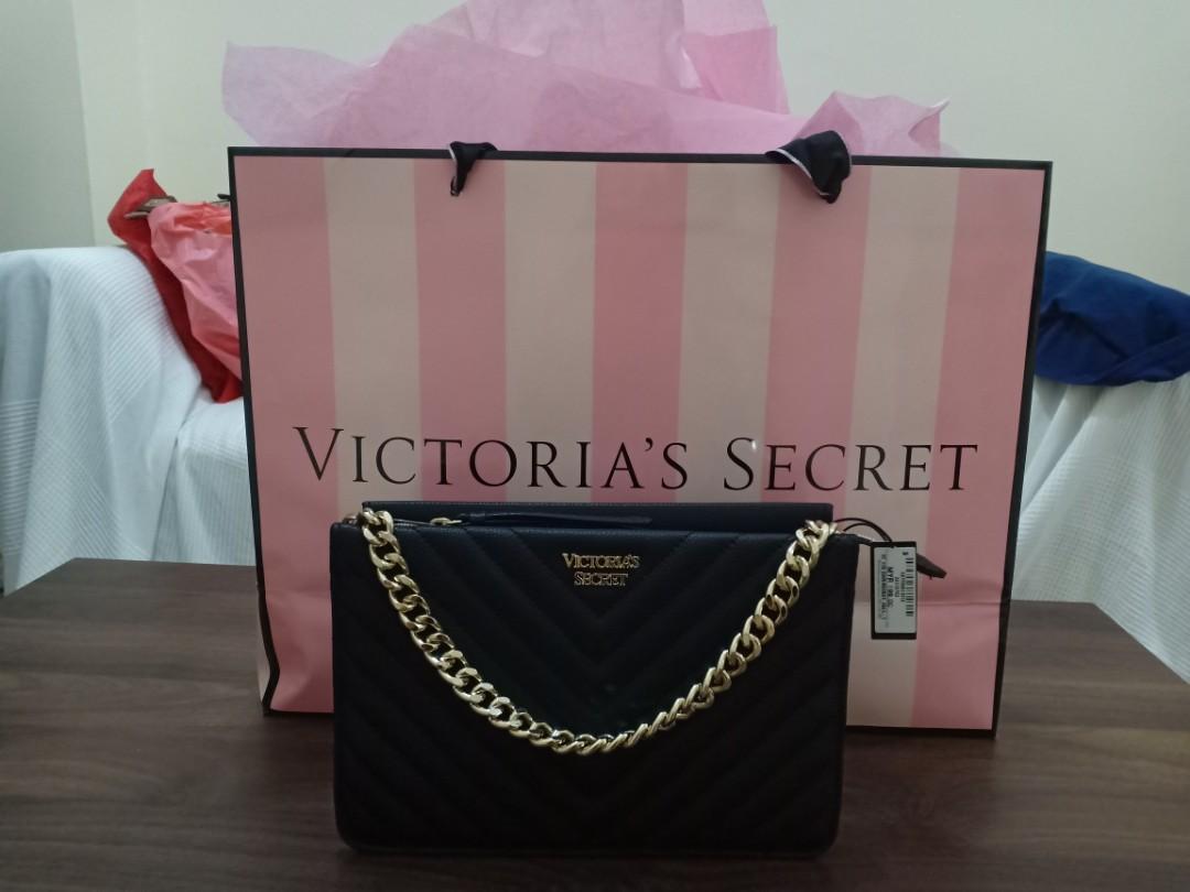 Victoria Secret Quilted shoulder bag with Gold chain strap Using