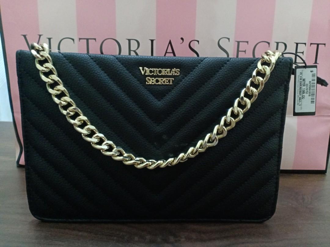 Victoria Secret Quilted shoulder bag with Gold chain strap Using