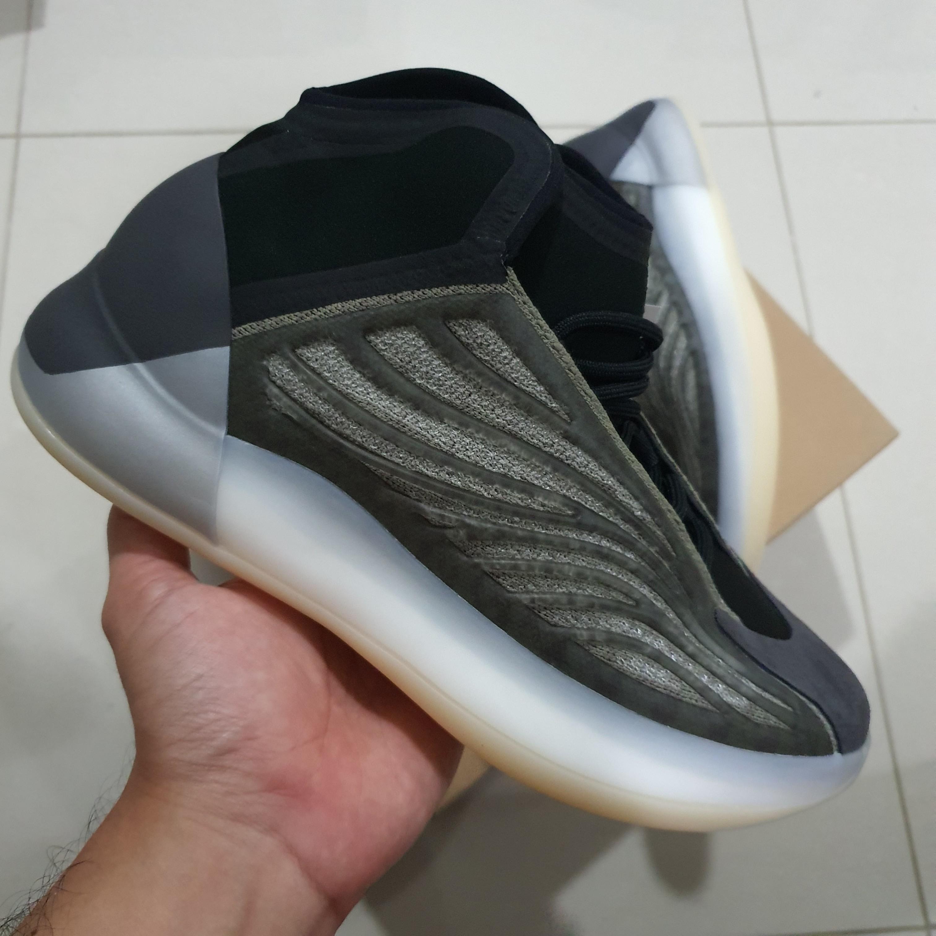 adidas Yeezy Basketball Quantum Kanye West Sneaker.