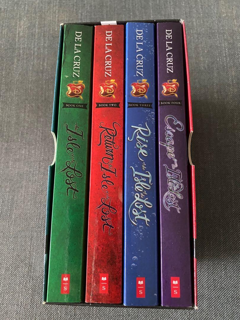 A Descendants Collection (Melissa De La Cruz), Books &amp; Stationery ...
