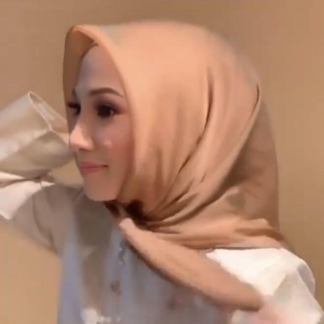 Chiffon Silk By Wawawien Collections Muslimah Fashion Scarves On Carousell Chiffon Silk By Wawawien Collections Muslimah Fashion Scarves On Carousell