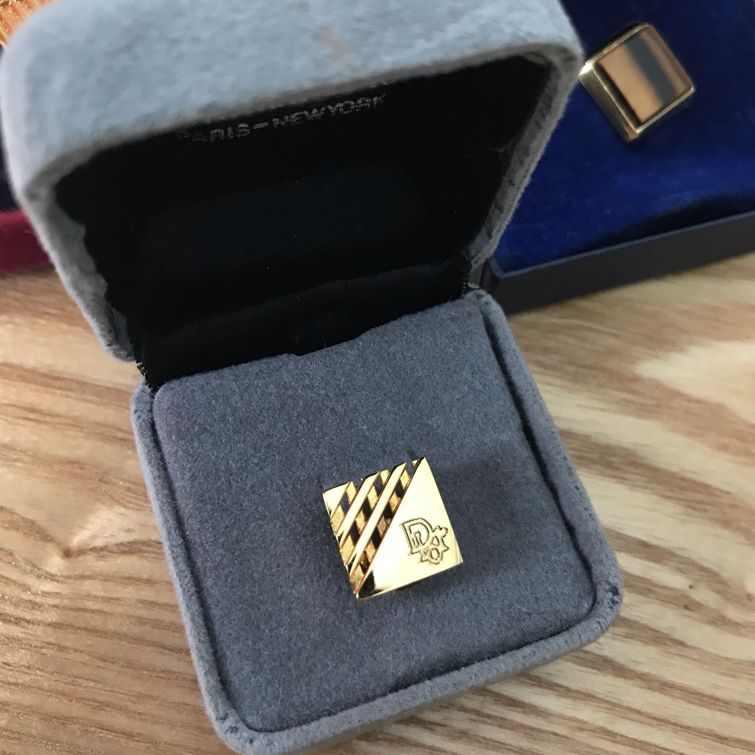 Dior lapel pin best sale