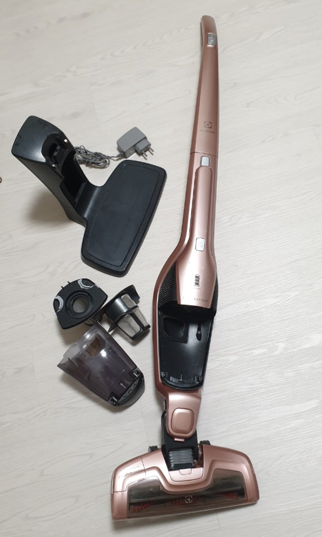 ELECTROLUX CORDLESS STICK VACUUM CLEANER ZB3314AK, TV & Home Appliances