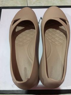 (Category: ) located in . Submitted by gerobokbundlepreloved (Listing ID 1010852189, Image 1). Description: .