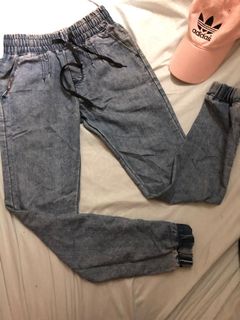 (Category: ) located in . Submitted by dcltr_ecq (Listing ID 1010849518, Image 1). Description: .