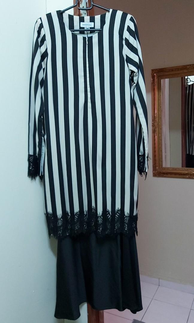 Kurung moden MM Basic (Category: Baju Kurung & sets) located in Dengkil. Submitted by aneeraz (Listing ID 1010926737, Image 1). Description: pakai sekali tp kondisi masih baik, terpaksa let go sbn besar dengan saya.