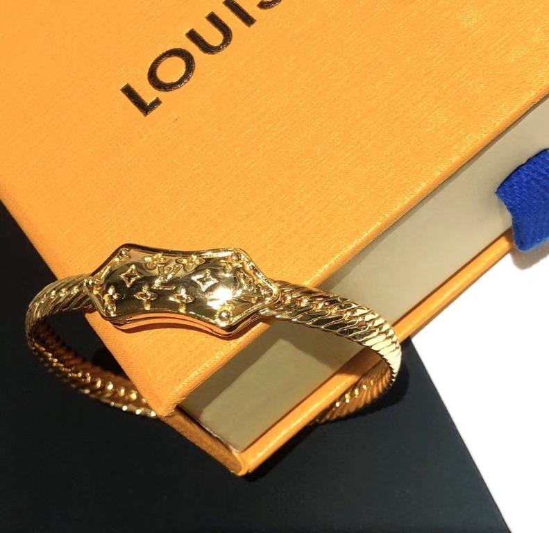 LV super hot letter four-leaf clover bracelet