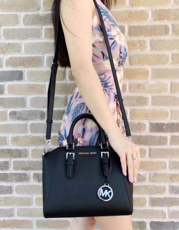MK CIARA MD MESSENGER BAG, Luxury, Bags & Wallets on Carousell MK CIARA MD MESSENGER BAG, Luxury, Bags & Wallets on Carousell