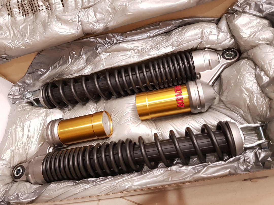 Showa Twin Shocks/Suspensions, Motorcycles, Motorcycle Accessories on
