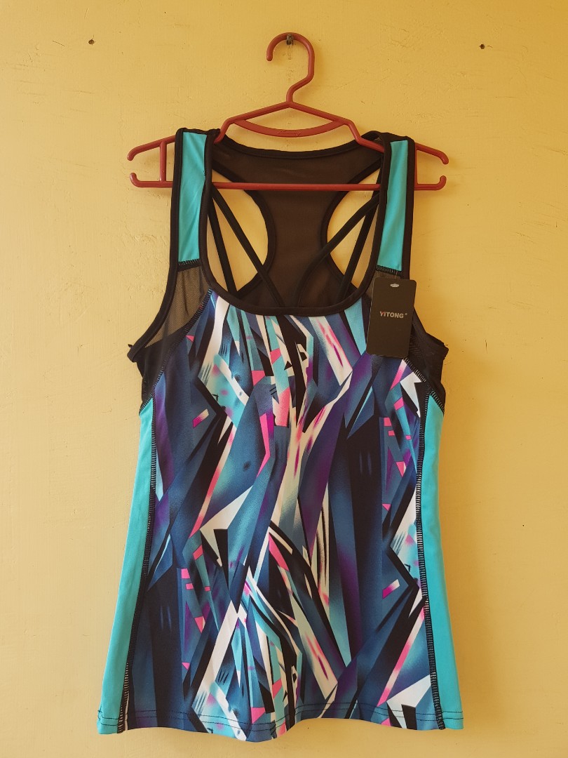 Yoga outfit set, Women's Fashion, Activewear on Carousell