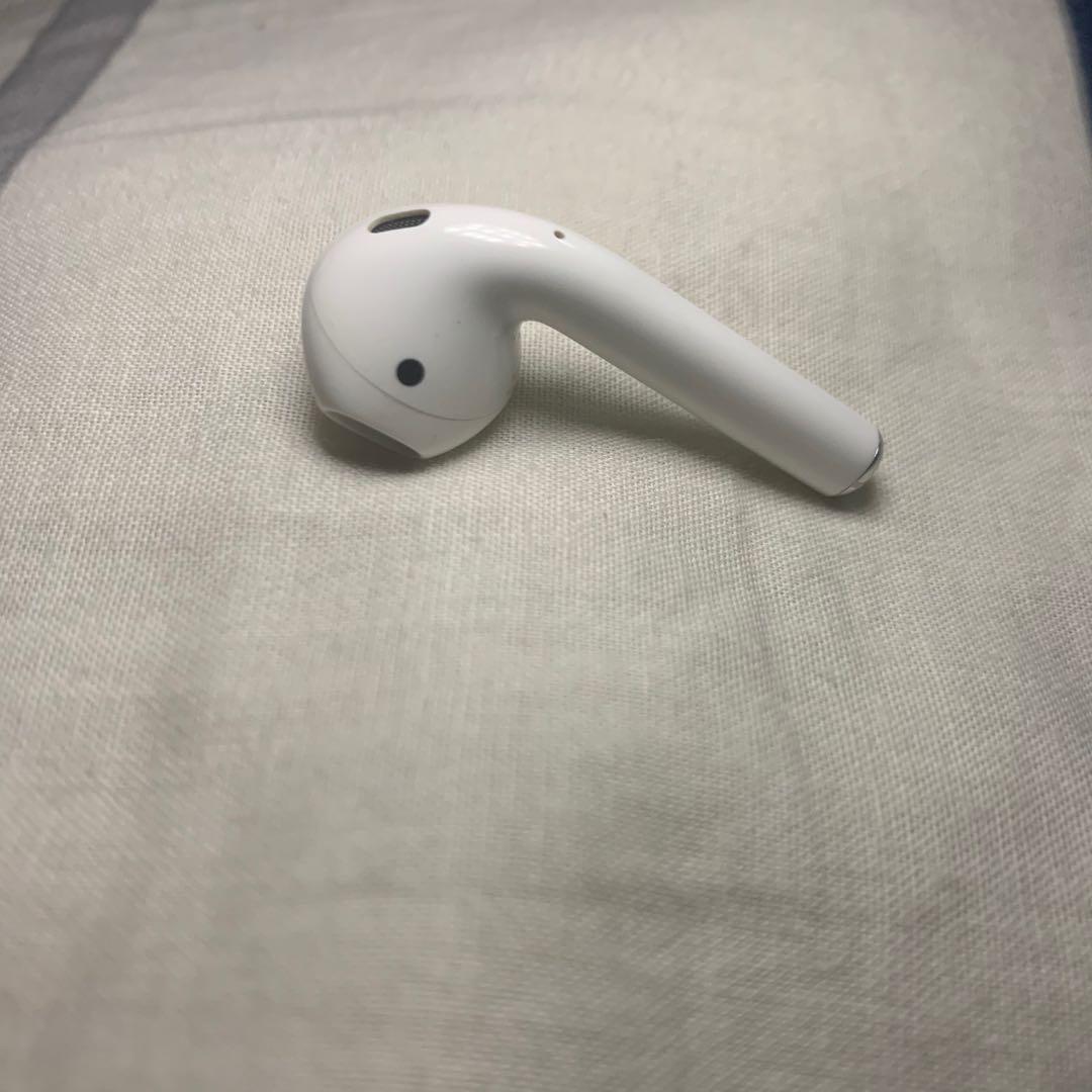 AirPods Gen 1 LEFT PIECE only !!! (Category: Earphones) located in Mandaluyong City. Submitted by lady.lannister (Listing ID 1017230985, Image 1). Description: AirPods Gen 1 LEFT PIECE only !!! 2500 FIXED price 💯 Original Disclaimer: ✅ Please make sure your charging case is original and legit. ✅ Please make sure your right AirPod is original and Gen 1 only, to ensure proper connection..