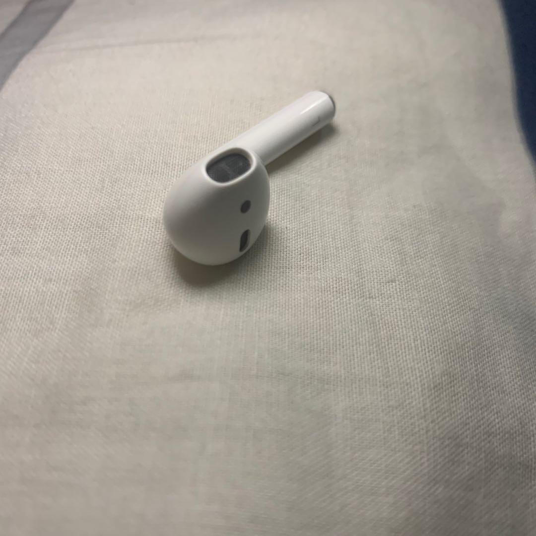 AirPods Gen 1 LEFT PIECE only !!! (Category: Earphones) located in Mandaluyong City. Submitted by lady.lannister (Listing ID 1017230985, Image 3). Description: AirPods Gen 1 LEFT PIECE only !!! 2500 FIXED price 💯 Original Disclaimer: ✅ Please make sure your charging case is original and legit. ✅ Please make sure your right AirPod is original and Gen 1 only, to ensure proper connection..