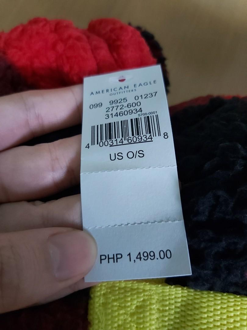 American Eagle Outfitters Checkered Fleece Blanket (Category: Waste Bins & Bags) located in Quezon City. Submitted by craft.san (Listing ID 1017269618, Image 2). Description: Hi! I am selling this American Eagle Outfitters Checkered Fleece Blanket for only P800 (original price of P1500)! BRAND NEW po ito, super soft, fluffy and warm. 50in x 60in po ang size. Also has a holder, making this perfect for travel! Message me for inquiries and other que