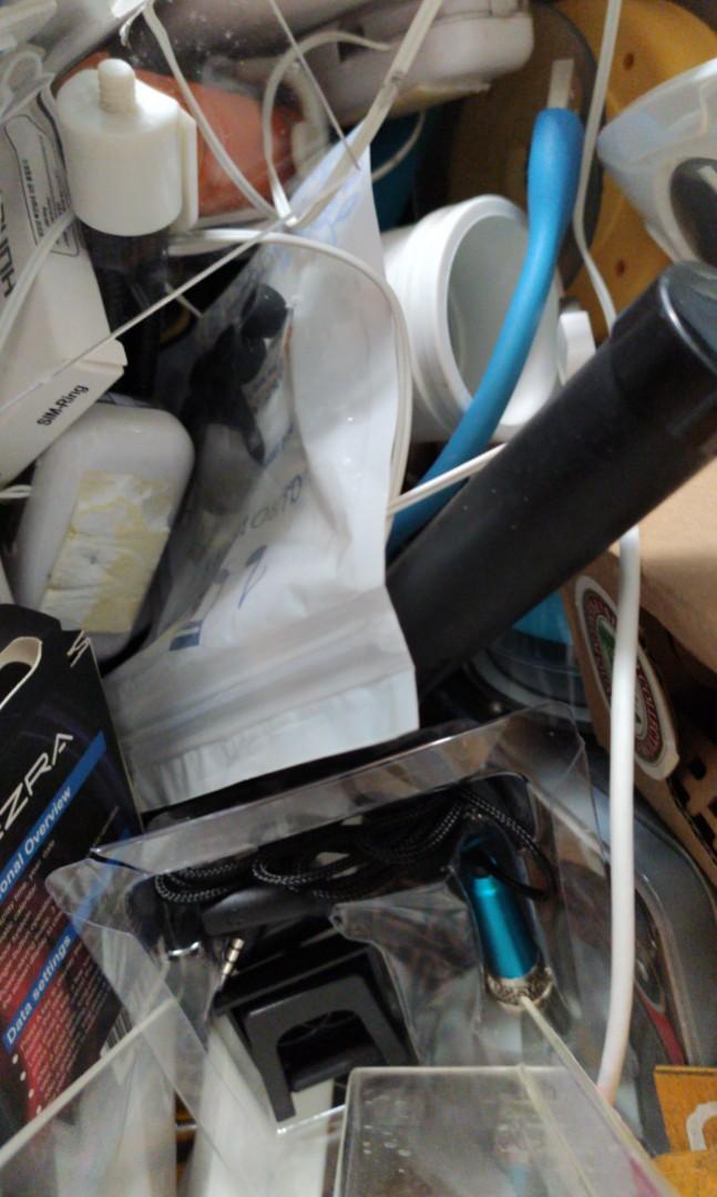 Assorted Electronics (Category: Other Gadgets) located in Singapore. Submitted by e235series (Listing ID 1017178228, Image 2). Description: Clearance Giveaway *Details Updated on 2/7* Due to safety reasons, the meetup has been cancelled Shipping will still be available You may get the items by indicating what you'd need and they will be dispatched next week :D Take what you NEED, not what you want. Items Include: USB B cable USB C Cable Daiso LED