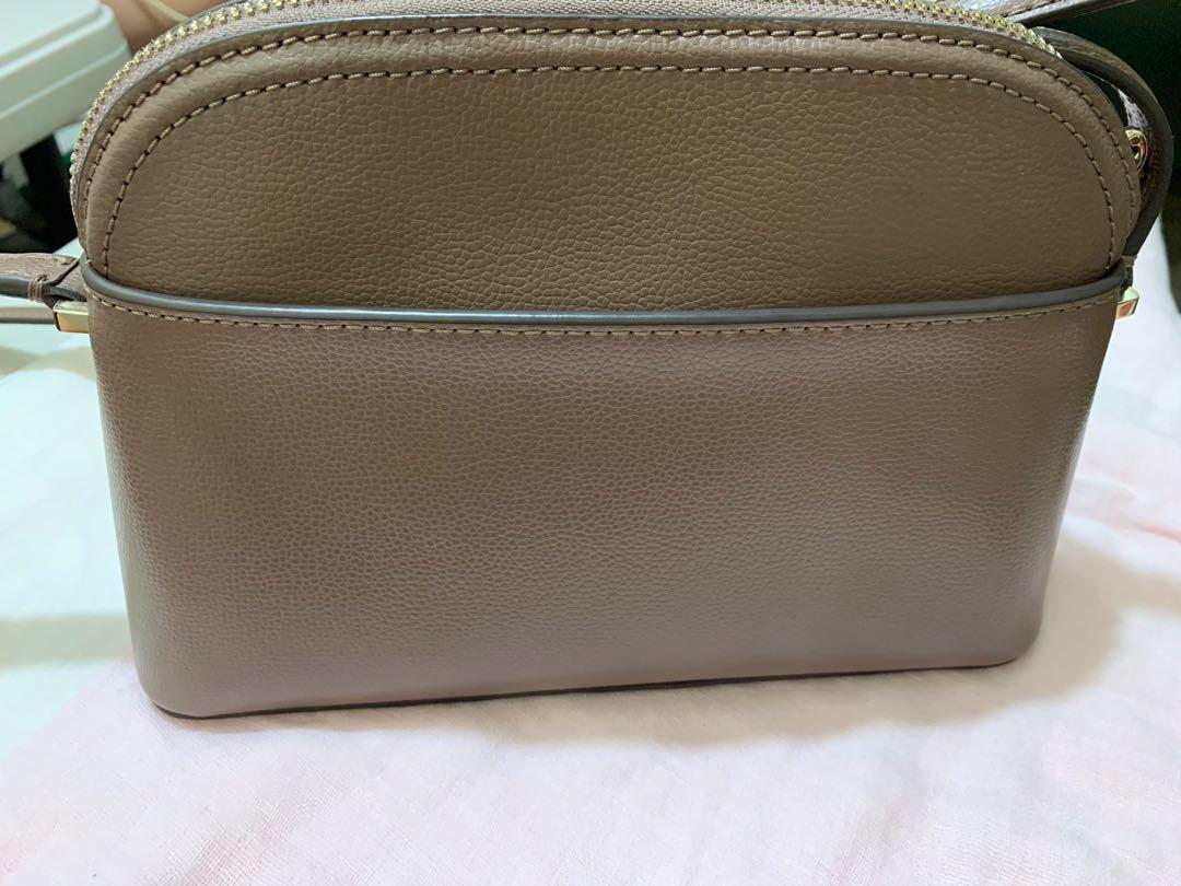💯%Authentic Kate Spade peggy (Category: Purses & Pouches) located in Pasig City. Submitted by mucho06 (Listing ID 1017163250, Image 3). Description: .