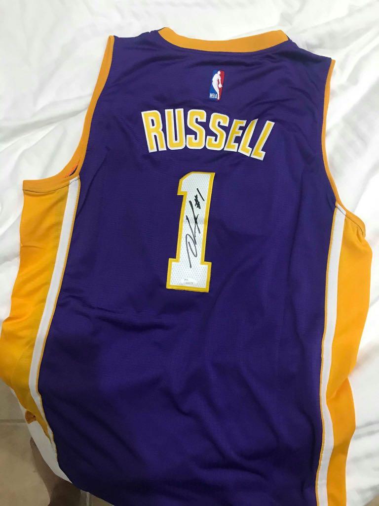 Lakers Video: D'Angelo Russell Gifts Custom L.A. Galaxy Jersey To