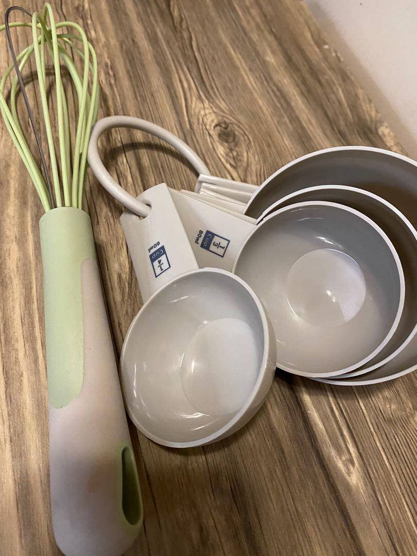 Baking Materials Kitchen Tools 1 Lot (Category: Bakeware) located in Antipolo. Submitted by drfernandez (Listing ID 1017175376, Image 2). Description: Silicon Whisking/ Egg Beater, Measuring Spoons, Silicone Turner, Silicone Spatula (not available anymore), Silicone Large Spoon, Kitchen Grater, Stainless Ladle, Stainless Tong, Chopping Board, Silicone Oven Mitten, Rosetti Colander, Baking Foil Pans, Rectangular Glass Dish, 2 Big Mixing Bowls. Ori