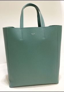 （分類：）位於 。 由 preowned0618 提交（商品編號 1017358693，圖片 1）。簡介： 。