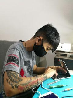Cellphone Technician Repair