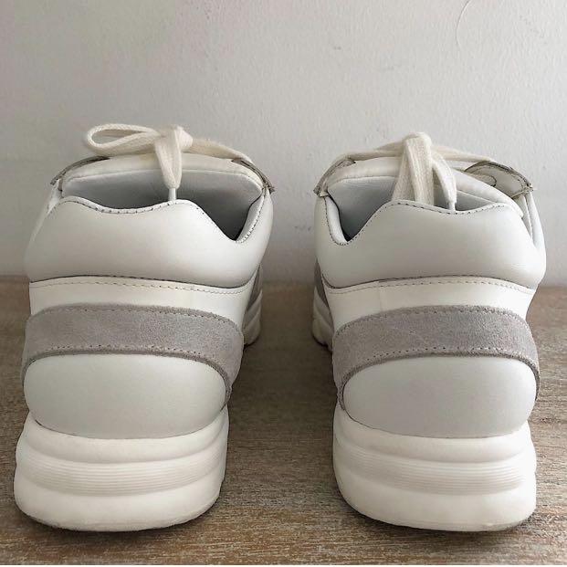 chanel cc logo triple white sneaker