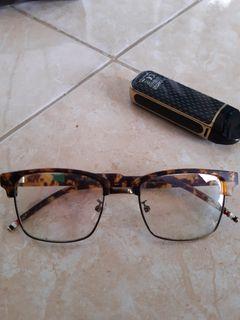 Charisse France kacamata unisex lensa normal, mulus ringan dan kokoh