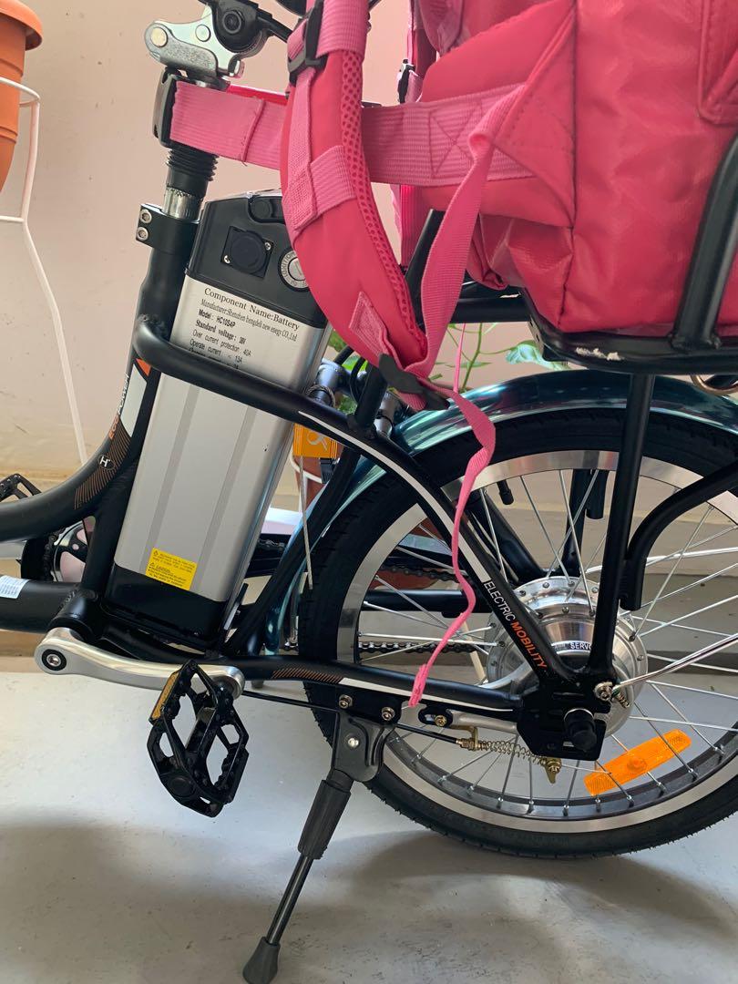 Eco drive (Category: E-Scooters & E-Bikes) located in Singapore. Submitted by gavin00000 (Listing ID 1017192549, Image 2). Description: Condition 7/10 bought not even 1 months, $1000including 2 extra batteries which you have 3 batteries itself all in stock.. it’s good for food delivery.. keen do pm me or WhatsApp me at 87802908 .