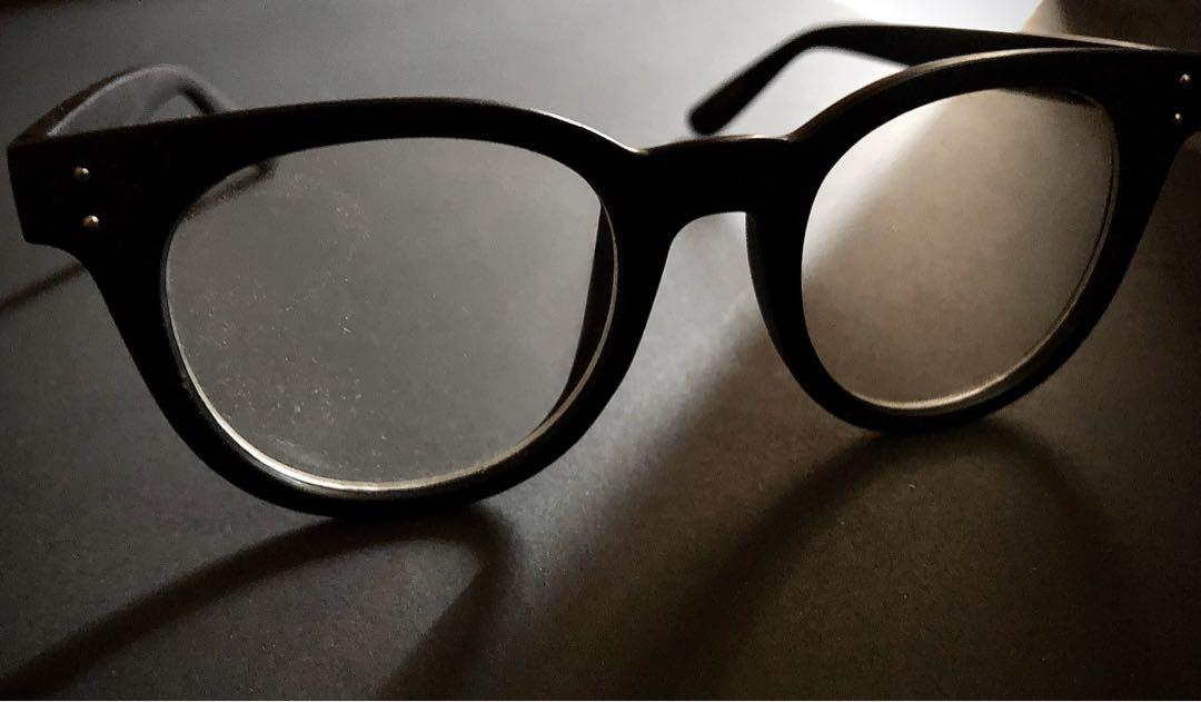 i2i Eyeglasses (Category: Sunglasses & Eyewear) located in Antipolo. Submitted by scrollshop (Listing ID 1017354215, Image 2). Description: Daniel Padilla I2I Eyeglass With pouch RFS: Hindi ginamit .