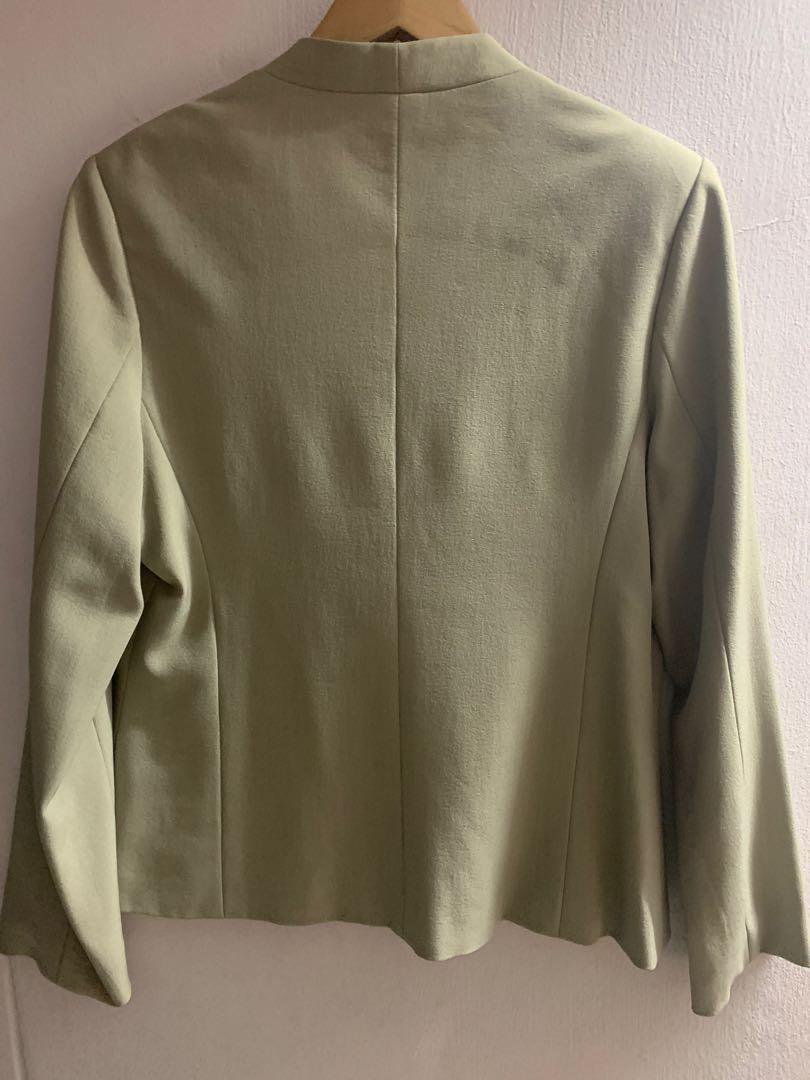 Jacket (Category: Sleeveless) located in Singapore. Submitted by gimtiao (Listing ID 1017341699, Image 3). Description: .