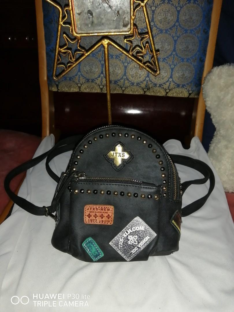 JTXS Hong Kong IT Classic Fashion Cool Badge Rivet Canvas Backpack School Bag 