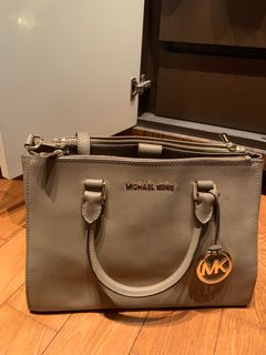 (Category: ) located in . Submitted by thriftwithlyn (Listing ID 1017286829, Image 1). Description: .