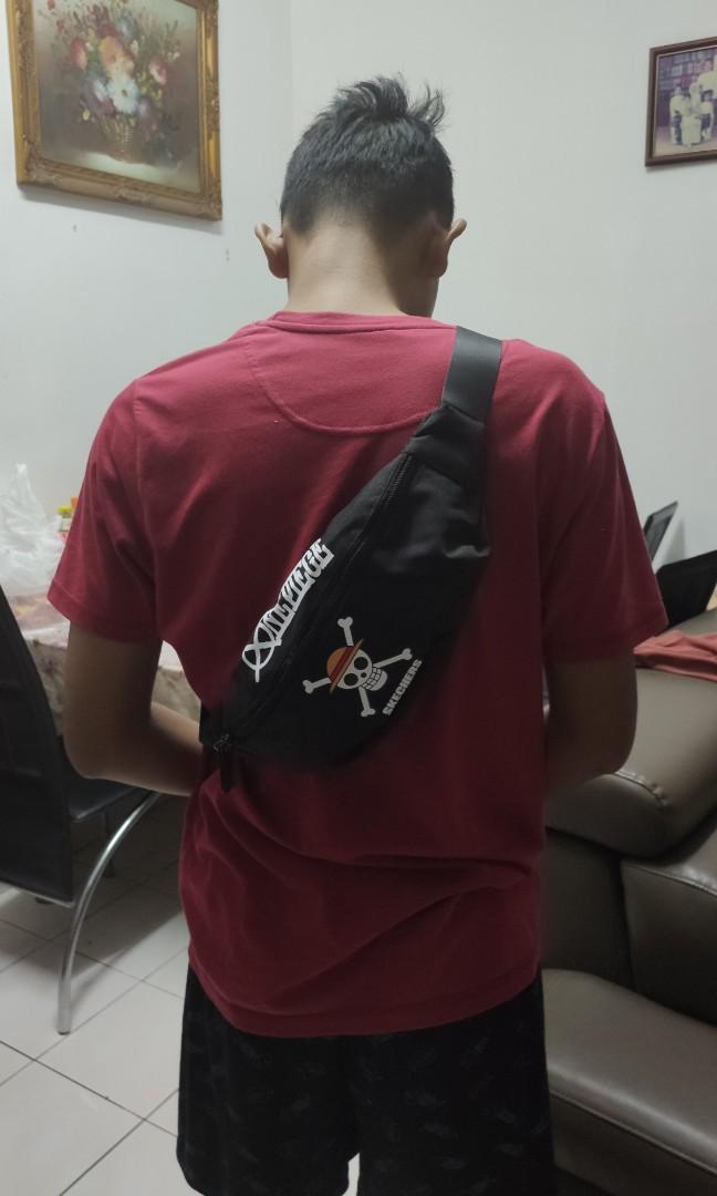 One PIECE Sling Bag (Category: Sling Bags) located in Bangi. Submitted by razmanimr (Listing ID 1017325708, Image 1). Description: new sling bag one piece sketcher original cod Bangi.