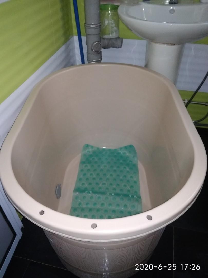 Portable Bathtub, Health & Beauty, Bath & Body on Carousell