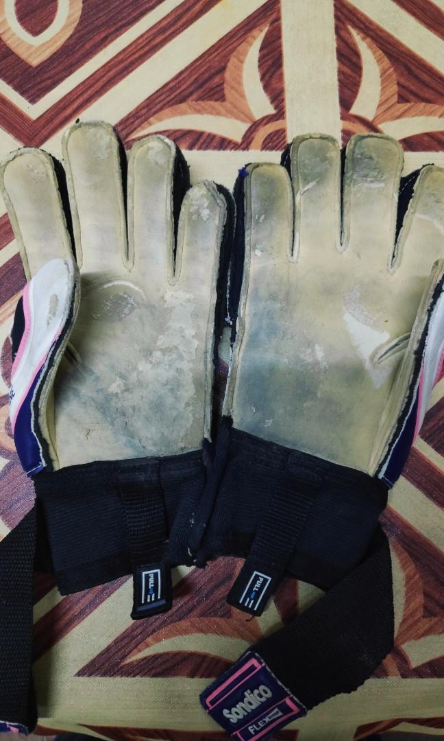 Sondico aquaspine top goalkeeper gloves