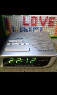Sony Radio portable AM/FM with alarm and digital clock