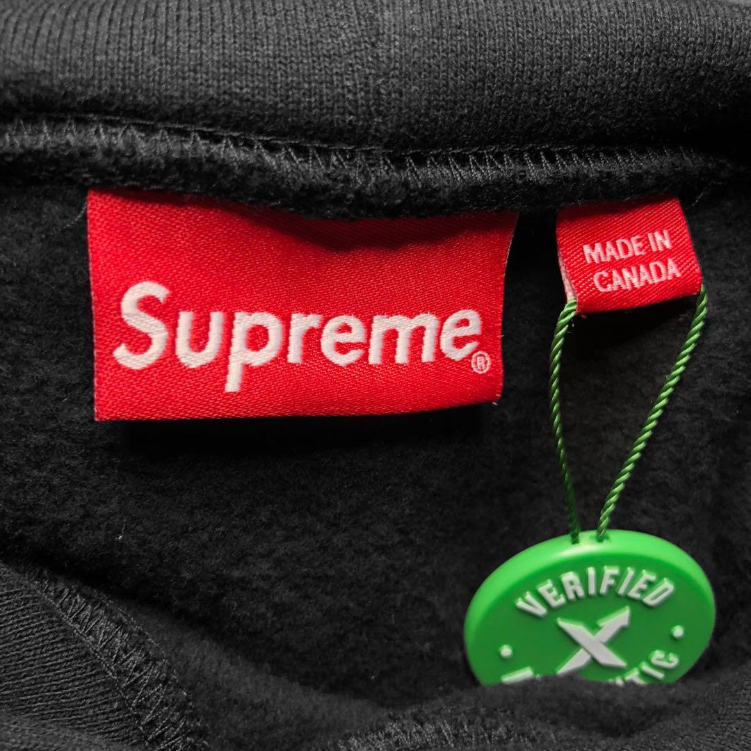 Supreme corner logo store