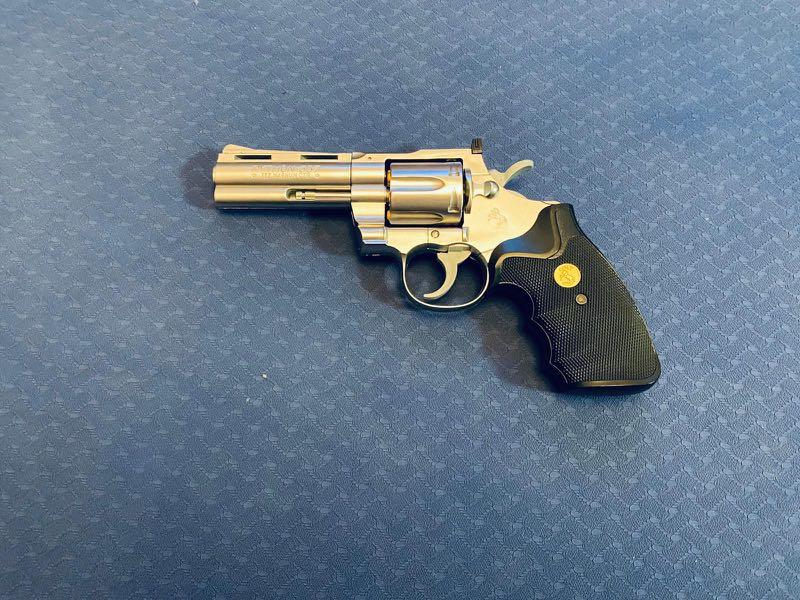 Tokyo Marui Python (Spring powered) （分類：旅遊 - 旅行必需品及用品）位於 Hong Kong。 由 spaghetti_bolognese 提交（商品編號 1017252314，圖片 1）。簡介： Airsoft Tokyo Marui Spring Powered Python Revolver w/ 6 detachable shells ABS body and shells 。