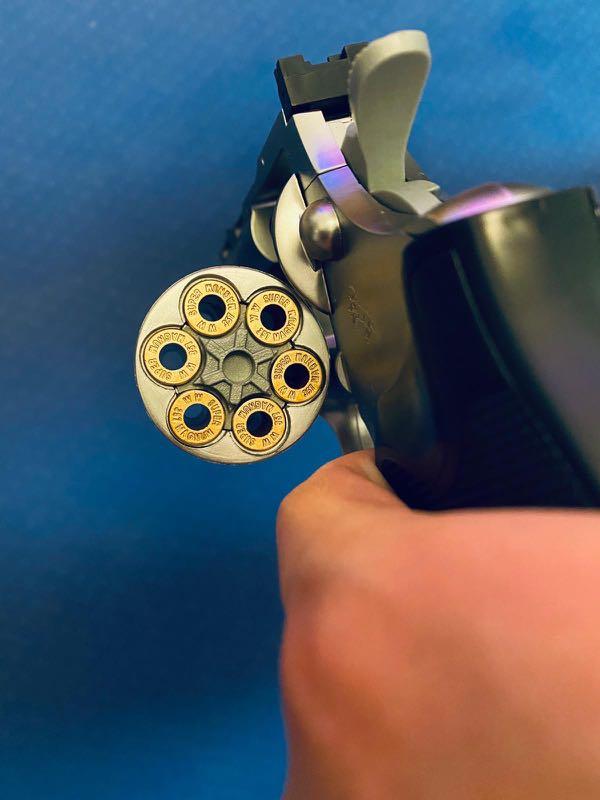 Tokyo Marui Python (Spring powered) （分類：旅遊 - 旅行必需品及用品）位於 Hong Kong。 由 spaghetti_bolognese 提交（商品編號 1017252314，圖片 2）。簡介： Airsoft Tokyo Marui Spring Powered Python Revolver w/ 6 detachable shells ABS body and shells 。