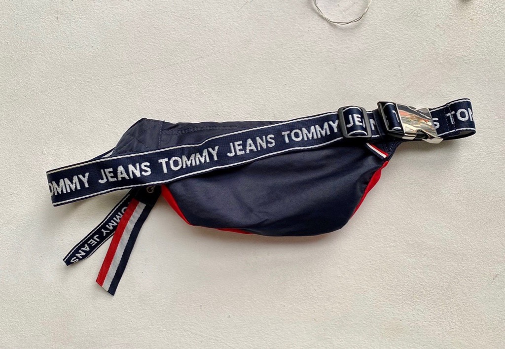 tommy jeans logo fanny pack