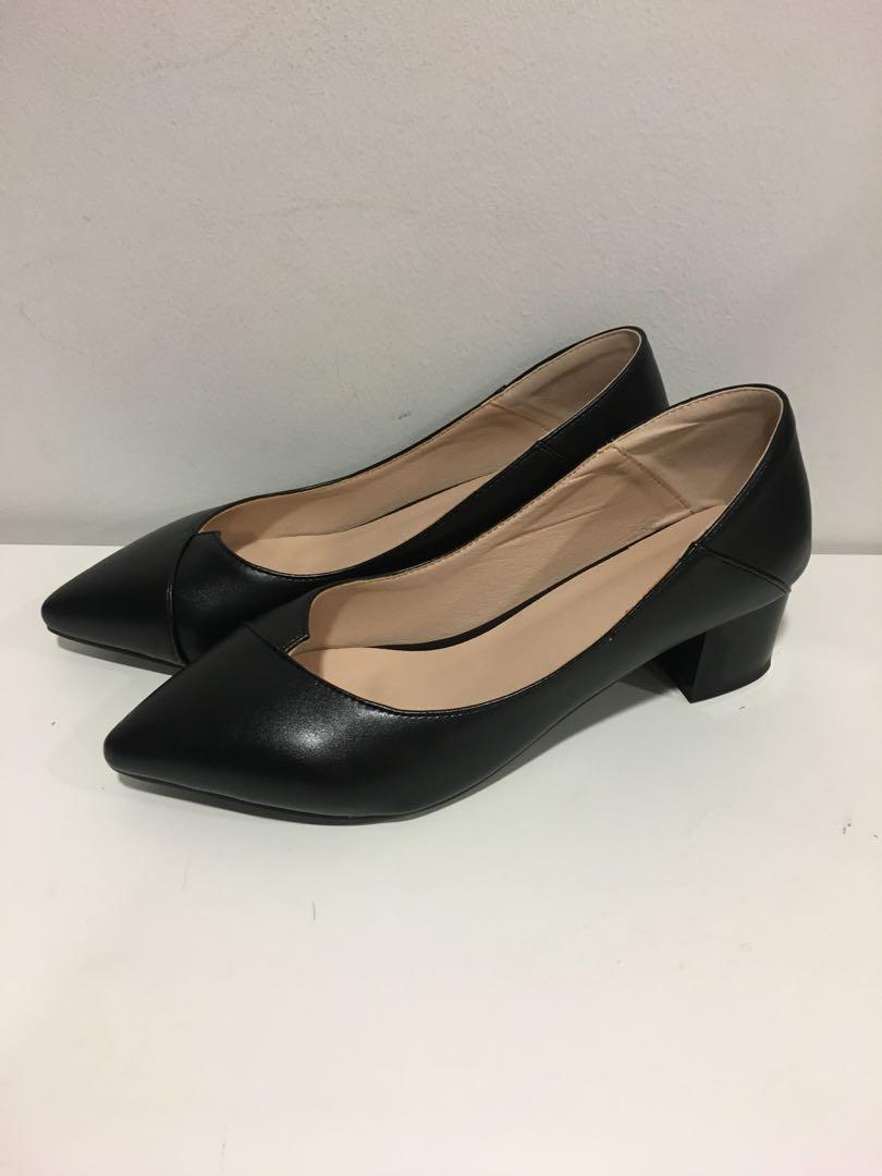 womens court shoes wide fit